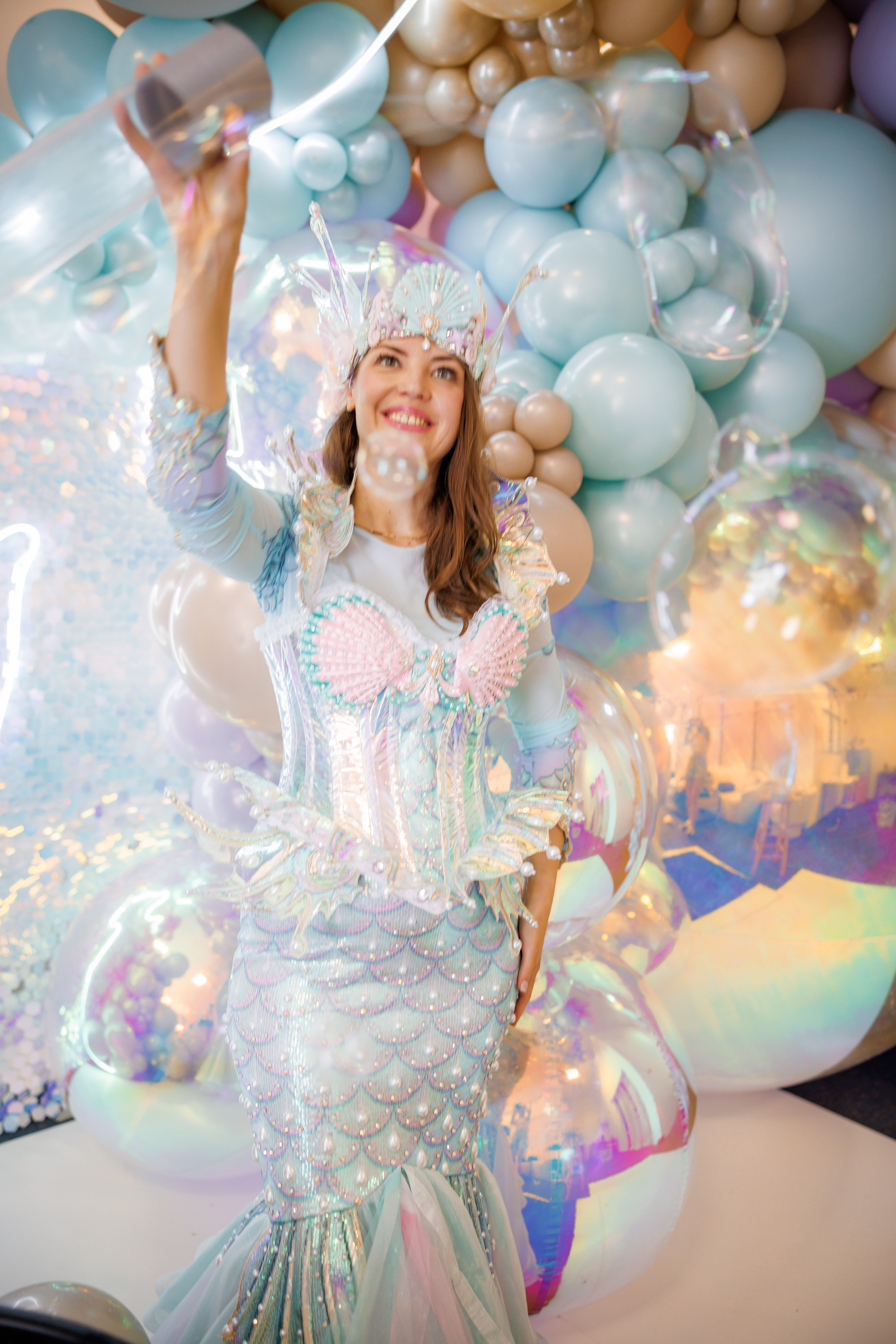Mermaid birthday party entertainer performing with balloon and bubble backdrop in Chicago suburbs